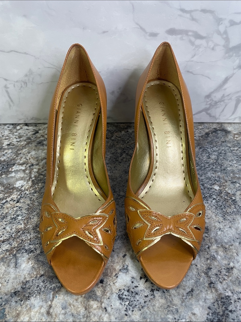 Gianni Bini Leather Open Toe Pumps Sz 8.5M Gold trim